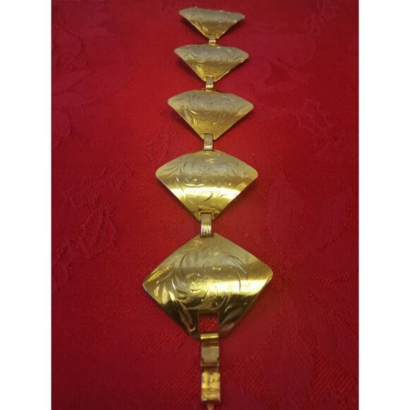 Gold Toned Diamond Pattern Design Bracelet 7" Size Medium - Picture 1 of 9